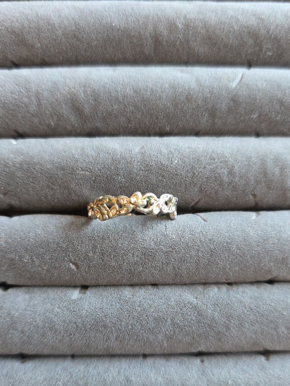 Delicate Floral Band Ring - Gold